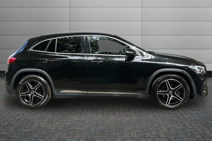 Mercedes-Benz GLA Class 1.3 Gla200 Amg Line Premium Suv 7G-dc Black #3