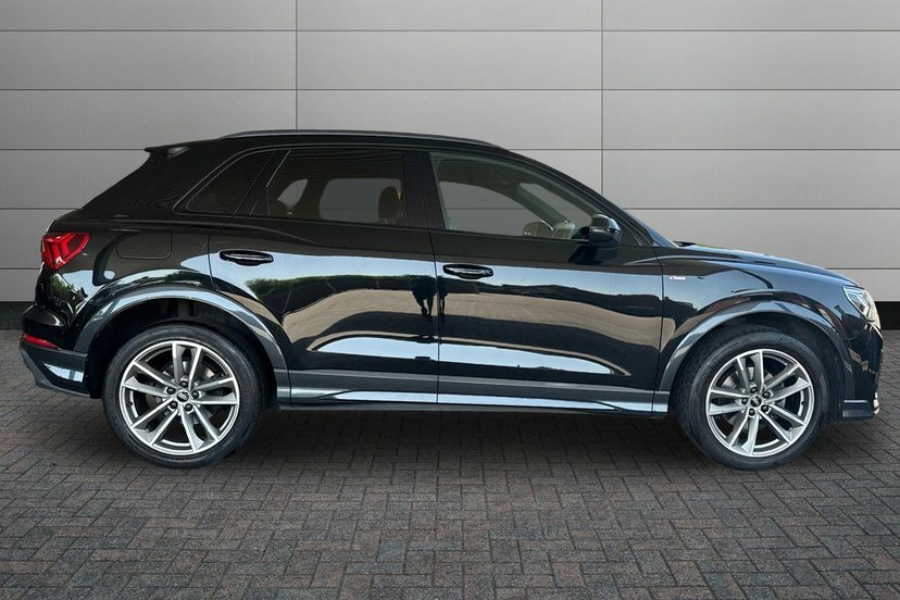 Audi Q3 1.5 Tfsi Cod 35 Black Edition Suv S Tro Black #4