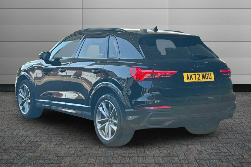 Audi Q3 1.5 Tfsi Cod 35 Black Edition Suv S Tro Black #3