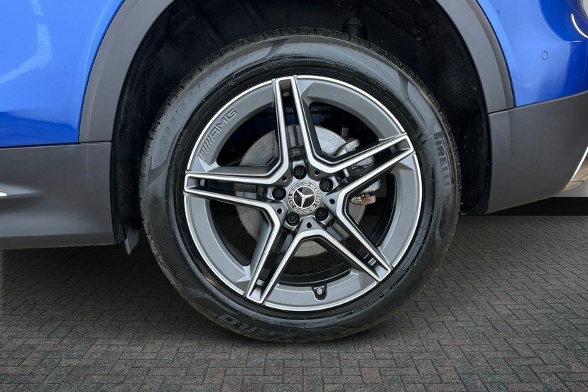 Mercedes-Benz GLB Class Glb 200 Amg Line Executive 7 Seats Blue #4