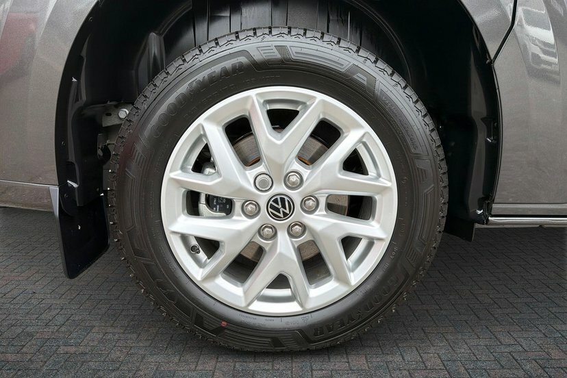 Volkswagen Transporter Shuttle 210Kw 65Kwh Minibus Style #5