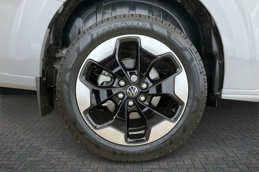Volkswagen E-Transporter T32 65Kwh Commerce Pro Panel Van AO26RXX Grey #5
