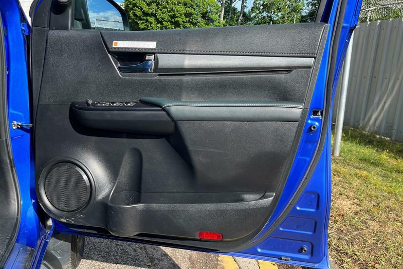Toyota HILUX 2.8 Invincible X 4Wd D-4d Dcb 202 Bhp Blue #37