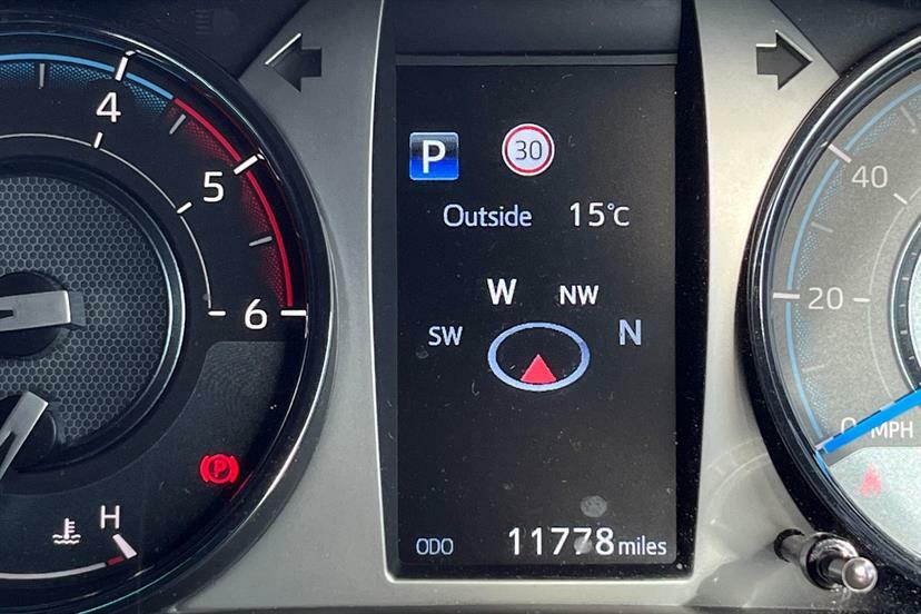 Toyota HILUX 2.8 Invincible X 4Wd D-4d Dcb 202 Bhp Blue #44