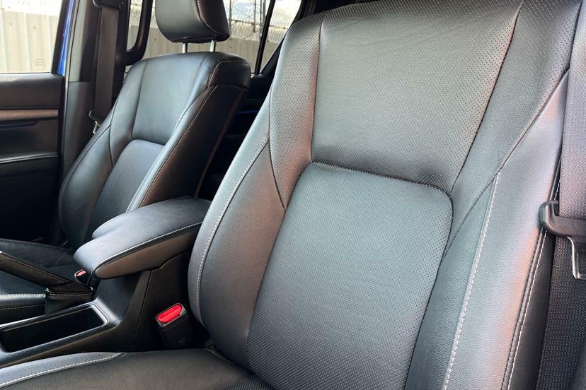 Toyota HILUX 2.8 Invincible X 4Wd D-4d Dcb 202 Bhp Blue #34
