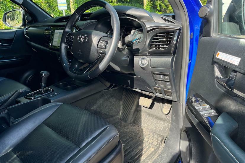 Toyota HILUX 2.8 Invincible X 4Wd D-4d Dcb 202 Bhp Blue #11