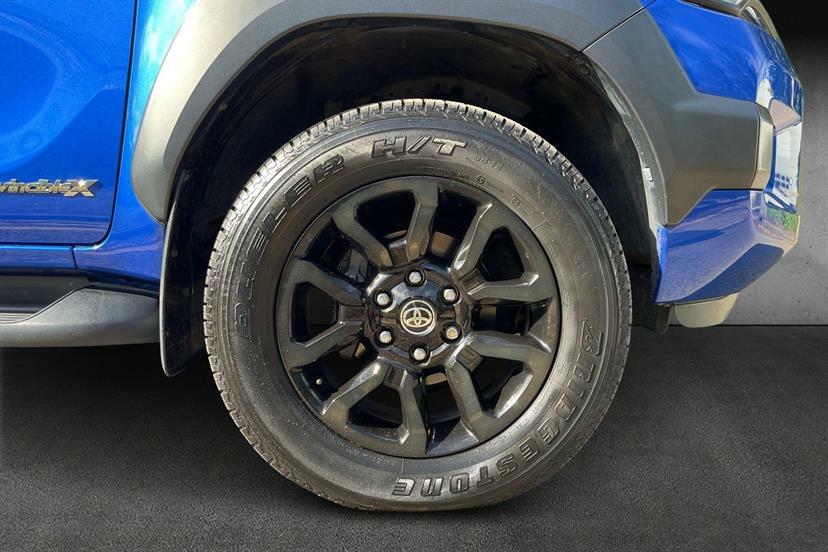 Toyota HILUX Invincible X Dcab Pick Up 2.8 D-4d Blue #5
