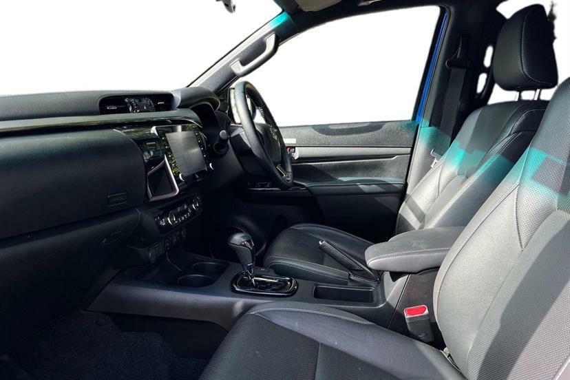Toyota HILUX Invincible X Dcab Pick Up 2.8 D-4d Blue #2