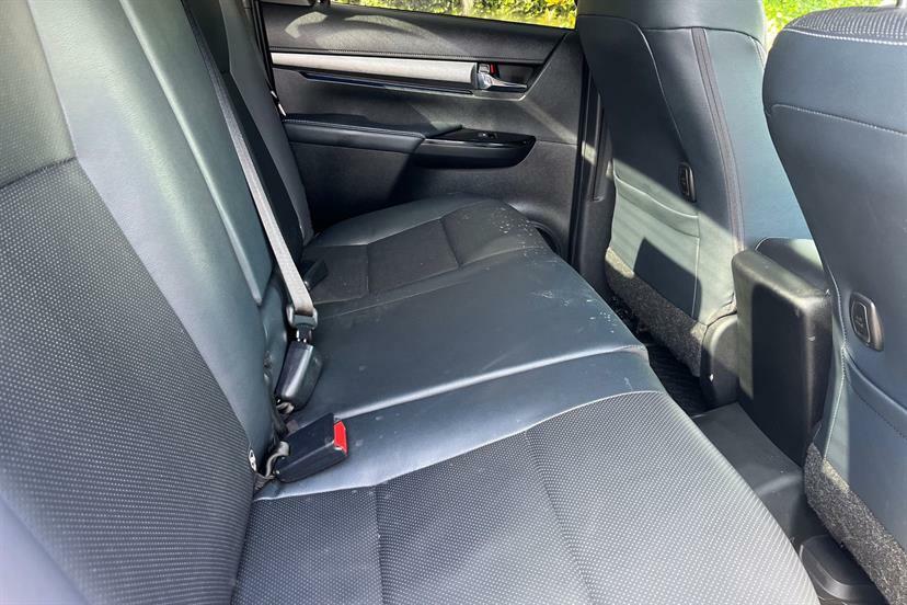 Toyota HILUX 2.8 Invincible X 4Wd D-4d Dcb 202 Bhp Blue #36