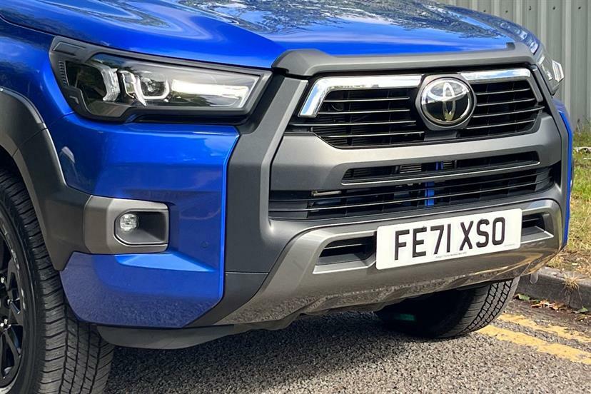 Toyota HILUX 2.8 Invincible X 4Wd D-4d Dcb 202 Bhp Blue #17