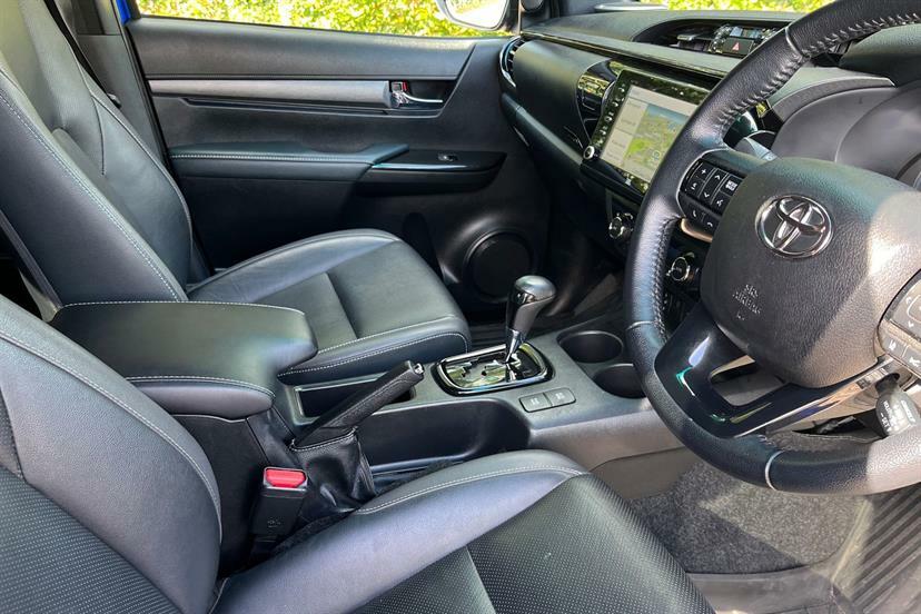 Toyota HILUX 2.8 Invincible X 4Wd D-4d Dcb 202 Bhp Blue #30