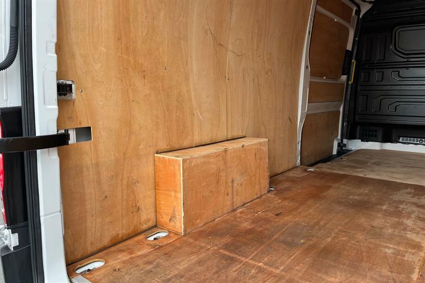 Volkswagen Crafter Cr35 Panel Van Commerce Plus Mwb 140 Ps 2.0 Tdi 8S Grey #37