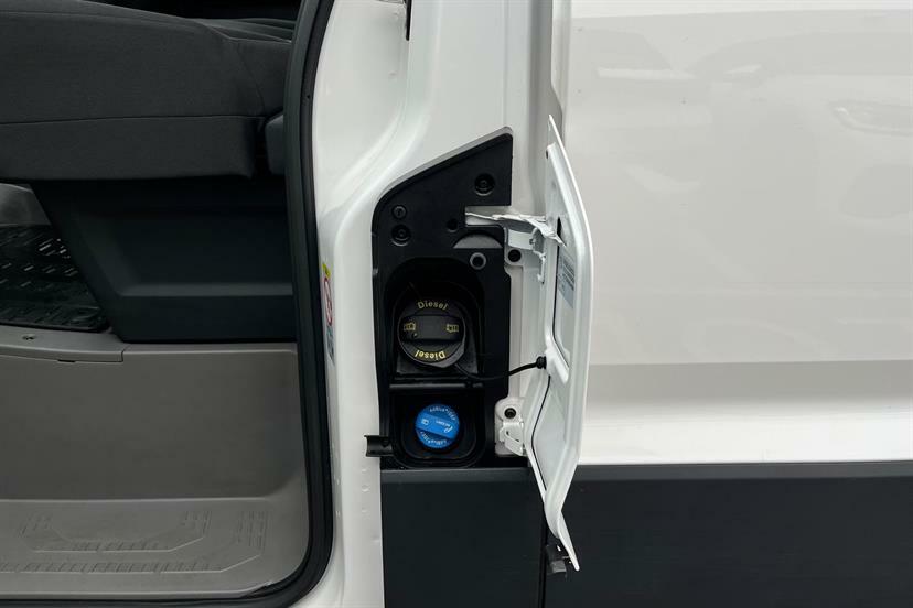 Volkswagen Crafter Cr35 Panel Van Commerce Plus Mwb 140 Ps 2.0 Tdi 8S Grey #9