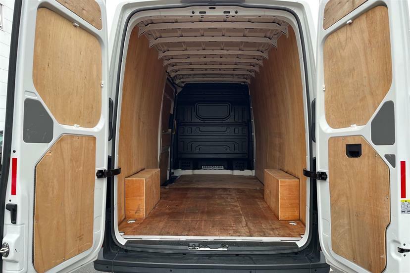 Volkswagen Crafter Cr35 Panel Van Commerce Plus Mwb 140 Ps 2.0 Tdi 8S Grey #35