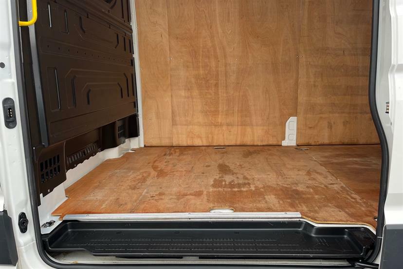 Volkswagen Crafter Cr35 Panel Van Commerce Plus Mwb 140 Ps 2.0 Tdi 8S Grey #33
