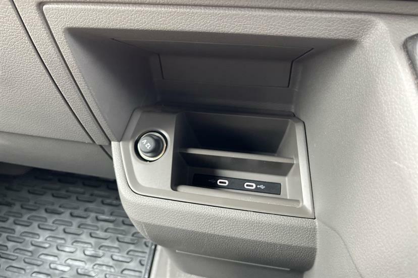Volkswagen Crafter Cr35 Panel Van Commerce Plus Mwb 140 Ps 2.0 Tdi 8S Grey #44