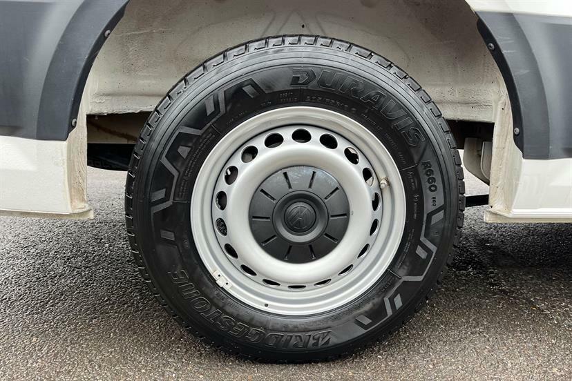 Volkswagen Crafter Cr35 Panel Van Commerce Plus Mwb 140 Ps 2.0 Tdi 8S Grey #31