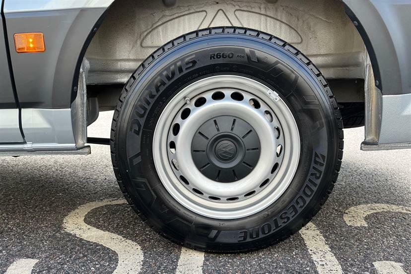 Volkswagen Crafter Panel Van Commerce Plus Mwb 140 Ps 2.0 Tdi 6Sp Man Silver #33