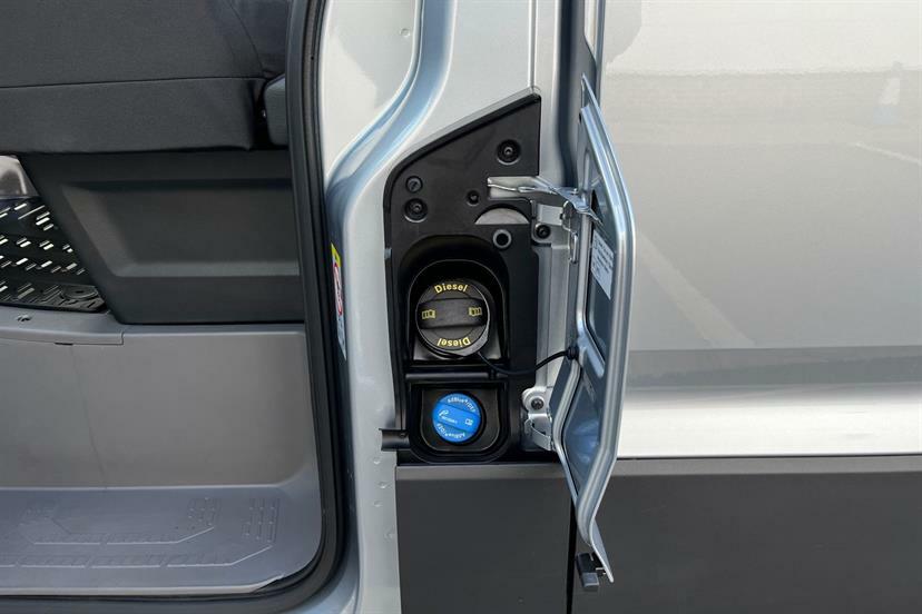 Volkswagen Crafter Panel Van Commerce Plus Mwb 140 Ps 2.0 Tdi 6Sp Man Silver #20