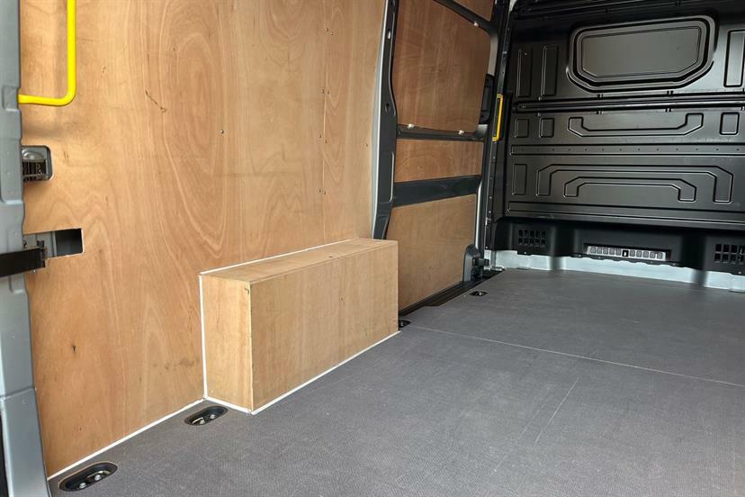 Volkswagen Crafter Panel Van Commerce Plus Mwb 140 Ps 2.0 Tdi 6Sp Man Silver #41