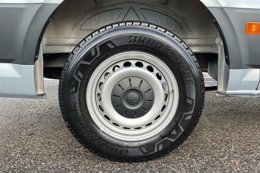 Volkswagen Crafter Panel Van Commerce Plus Mwb 140 Ps 2.0 Tdi 6Sp Man Silver #35