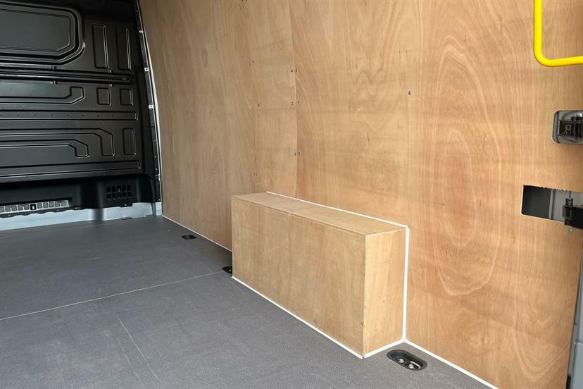 Volkswagen Crafter Panel Van Commerce Plus Mwb 140 Ps 2.0 Tdi 6Sp Man Silver #42