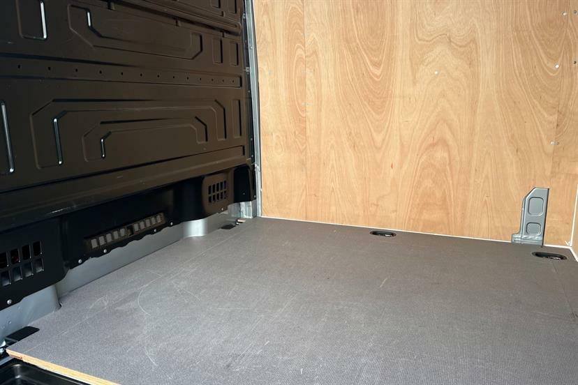 Volkswagen Crafter Panel Van Commerce Plus Mwb 140 Ps 2.0 Tdi 6Sp Man Silver #38