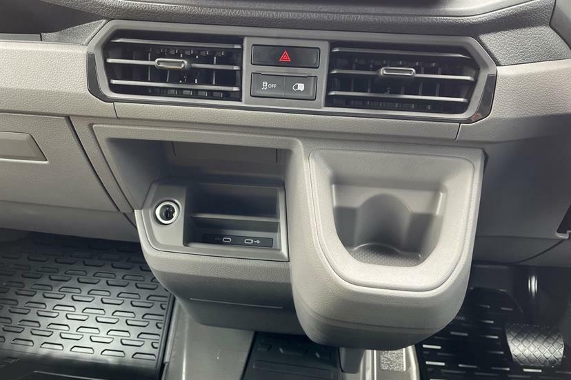 Volkswagen Crafter Panel Van Commerce Plus Mwb 140 Ps 2.0 Tdi 6Sp Man Silver #45