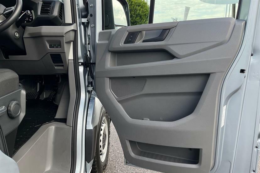 Volkswagen Crafter Panel Van Commerce Plus Mwb 140 Ps 2.0 Tdi 6Sp Man Silver #21