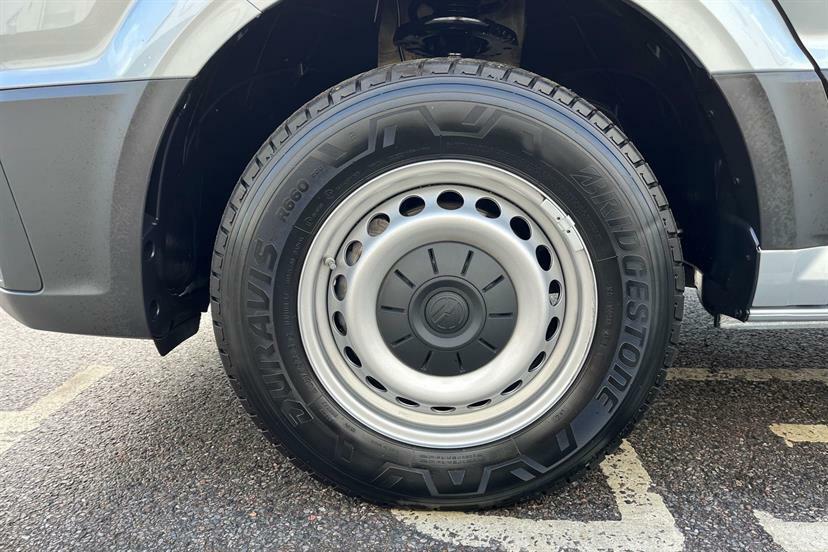 Volkswagen Crafter Panel Van Commerce Plus Mwb 140 Ps 2.0 Tdi 6Sp Man Silver #34
