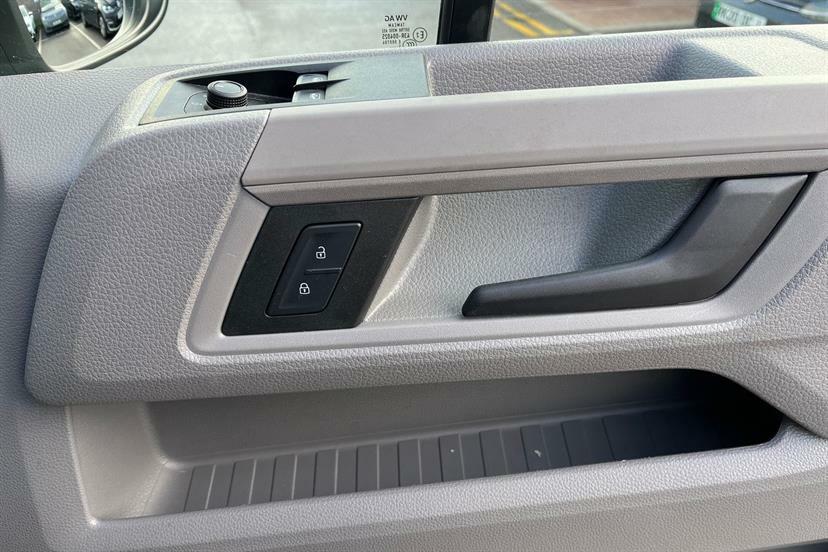 Volkswagen Crafter Panel Van Commerce Plus Mwb 140 Ps 2.0 Tdi 6Sp Man Silver #22