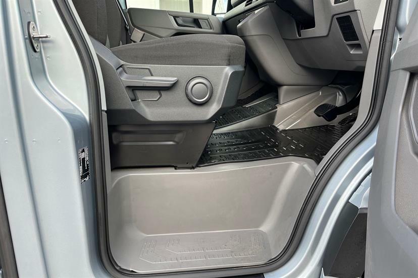 Volkswagen Crafter Panel Van Commerce Plus Mwb 140 Ps 2.0 Tdi 6Sp Man Silver #23