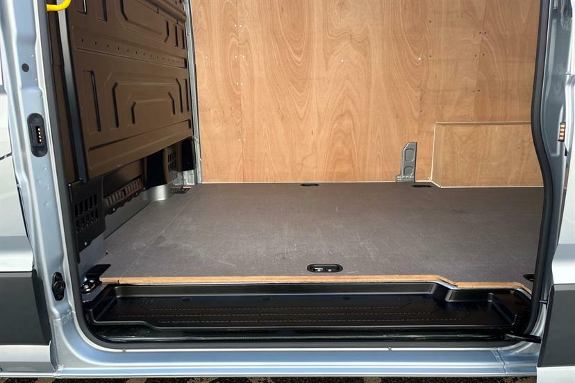 Volkswagen Crafter Panel Van Commerce Plus Mwb 140 Ps 2.0 Tdi 6Sp Man Silver #37