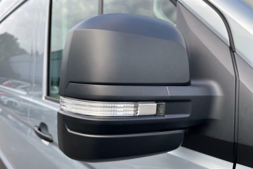 Volkswagen Crafter Panel Van Commerce Plus Mwb 140 Ps 2.0 Tdi 6Sp Man Silver #9