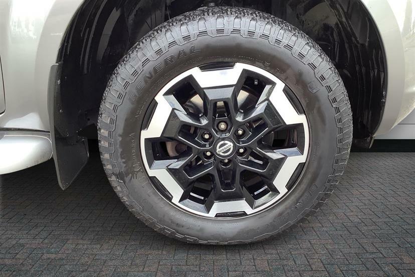 Nissan Navara Double Cab Pick Up Tekna 2.3Dci 190 Tt 4Wd Grey #6