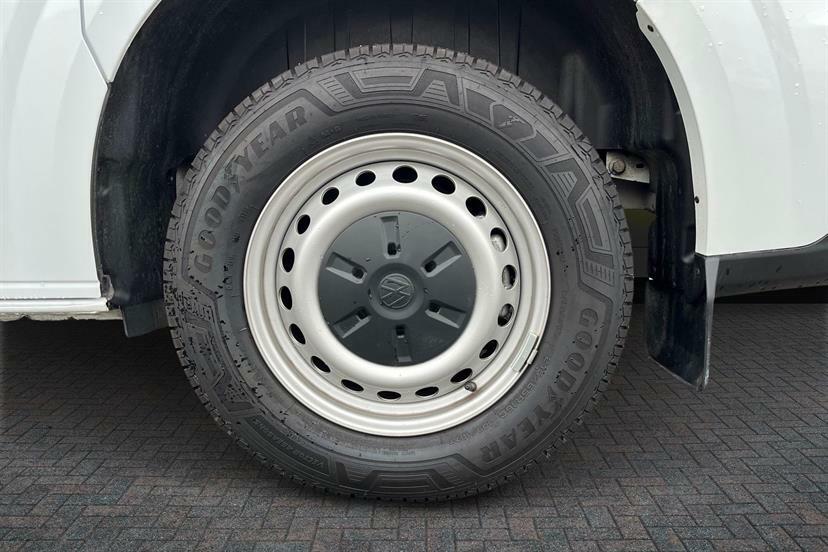 Volkswagen E-Transporter 100Kw 65Kwh Commerce Plus Van White #5