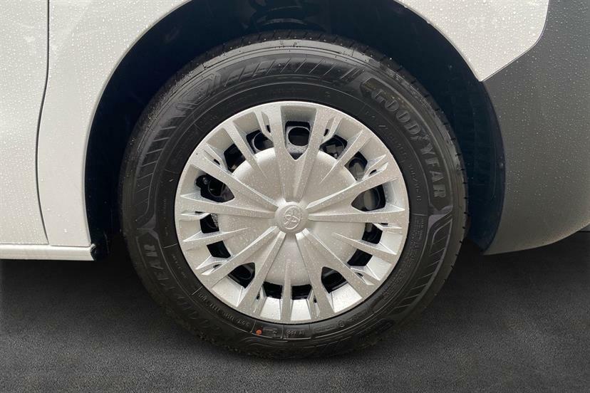 Toyota PROACE 2.0D 145 Icon Van Black #18