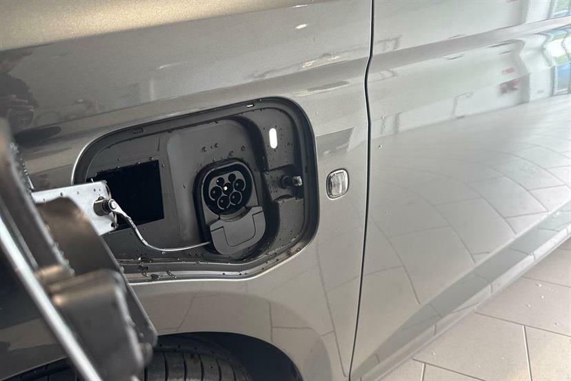 Volkswagen Caddy Maxi 1.5 Ehybrid 150 Commerce Van Dsg Assistance Grey #6