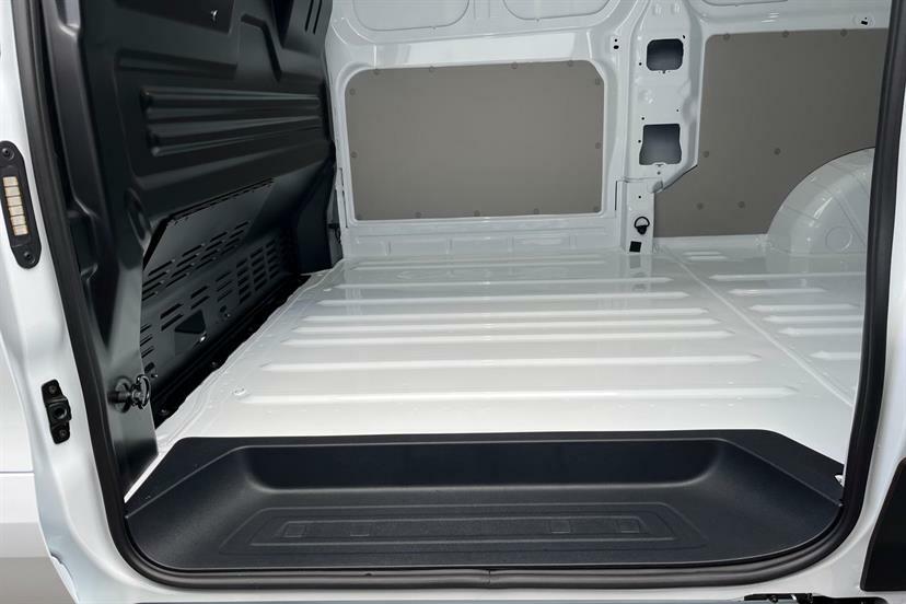 Volkswagen Transporter T30 Panel Van Commerce Plus Swb 150 Ps 2.0 Tdi 6Sp White #22