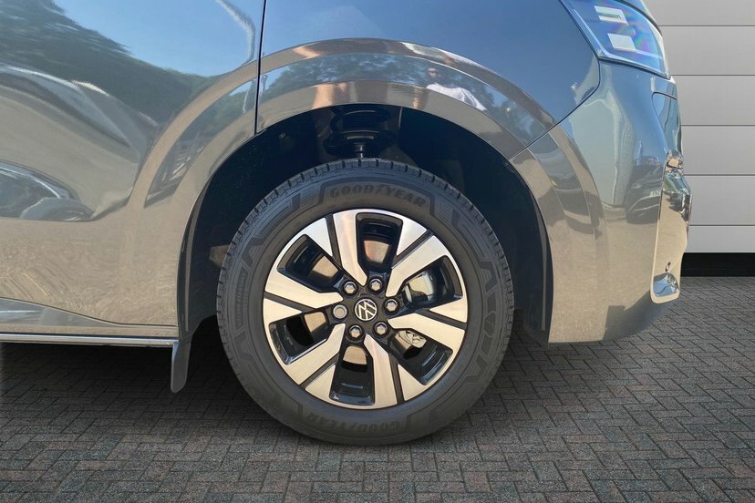 Volkswagen E-Transporter 65Kwh Style Minibus Double Cab L  #5