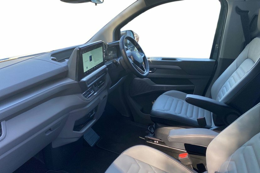 Volkswagen E-Transporter 65Kwh Style Minibus Double Cab L  #2