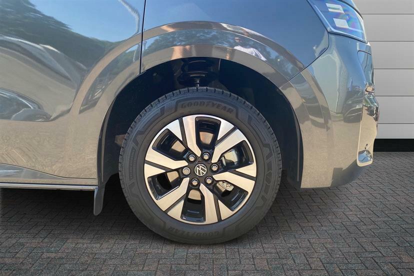 Volkswagen Transporter Shuttle 210Kw 65Kwh Minibus Style  #4