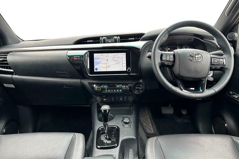 Toyota HILUX Invincible X Dcab Pick Up 2.8 D 48V White #6