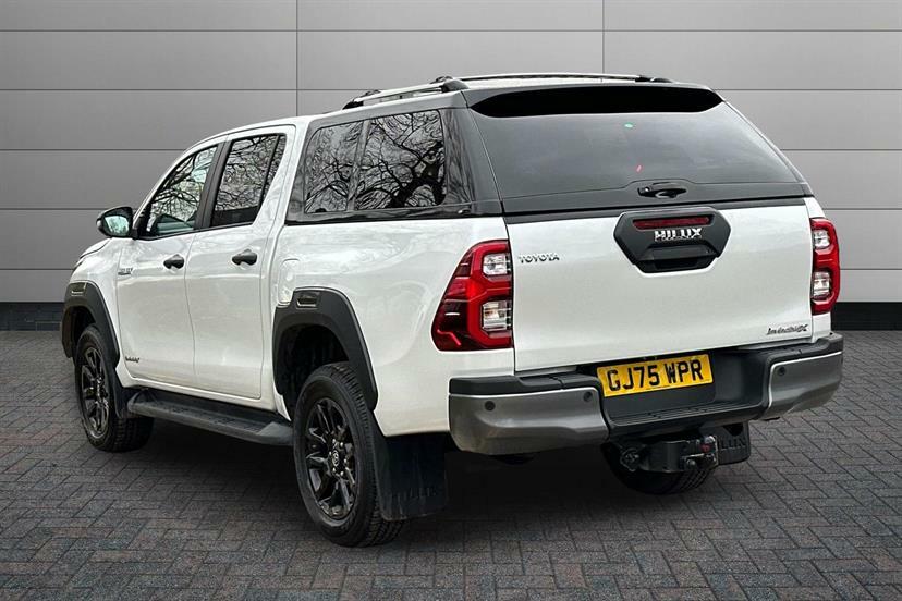 Toyota HILUX Invincible X Dcab Pick Up 2.8 D 48V White #3