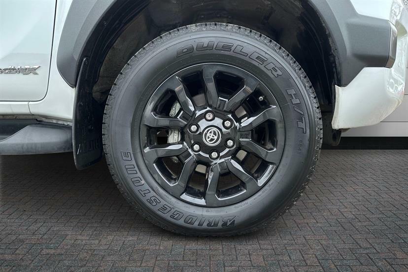 Toyota HILUX Invincible X Dcab Pick Up 2.8 D 48V White #5