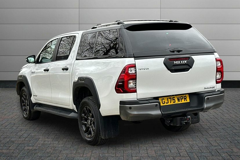 Toyota HILUX 2.8 D-4d-h Invincible X Pickup Hybrid A GJ75WPR White #2