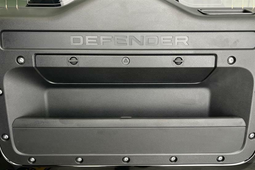 Land Rover Defender 110 X-dynamic Se Black #25