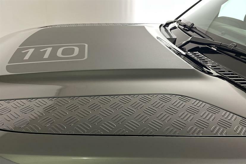 Land Rover Defender 110 X-dynamic Se Black #26