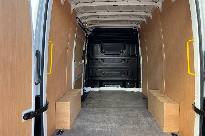 Volkswagen Crafter Cr35 Commerce Plus Lwb Euro 6 140Ps Digital Dash White #15