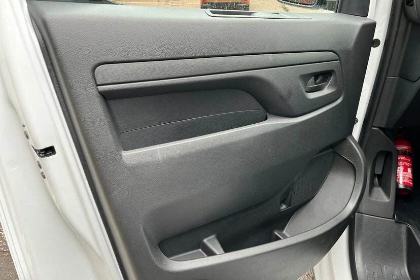 Toyota PROACE Icon Long 75Kwh White #19